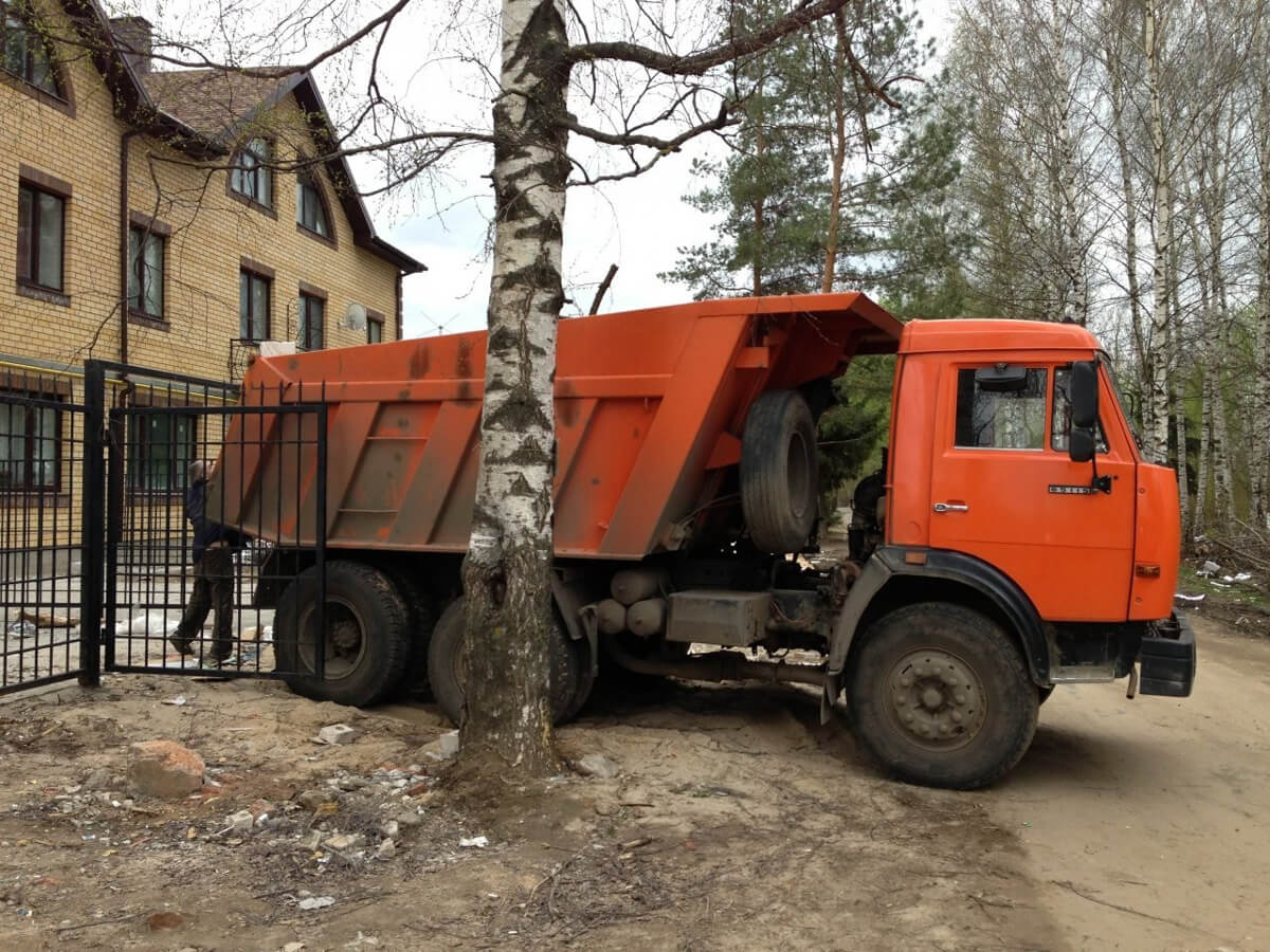 Грузовые автомобили для вывоза мусора в Минске